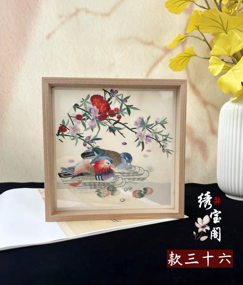 Elegant gift double-sided hand embroidered Suzhou embroidery silk art with frame