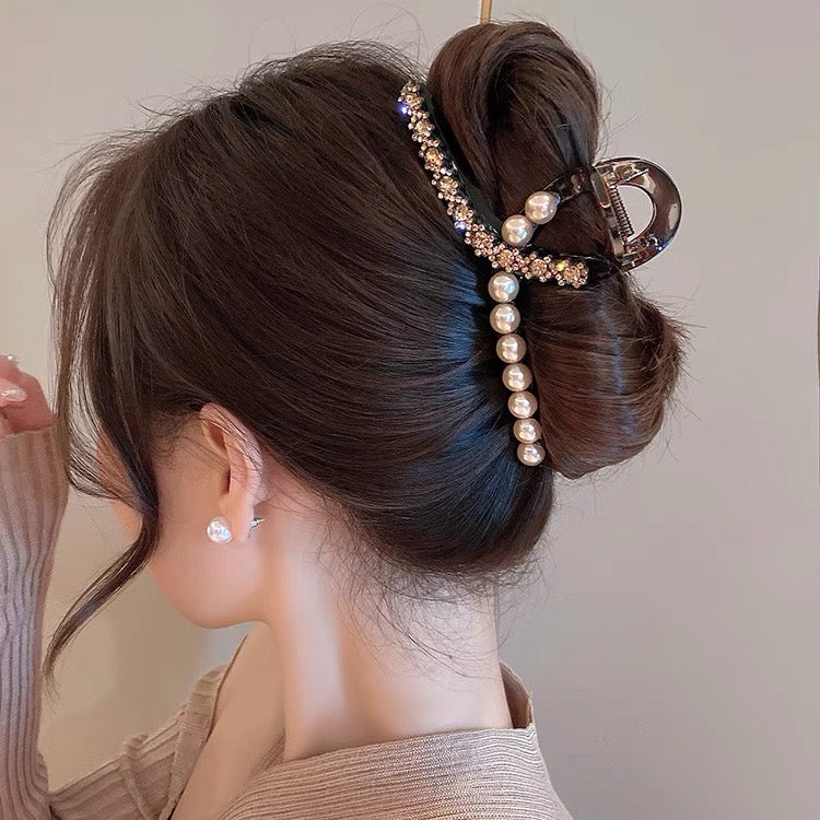 Water Diamond Camellia Bead Gripper Women's 2025 New Style Light Luxury Premium Design Hair Clip, Back of the Head Coiled Hair Ornament