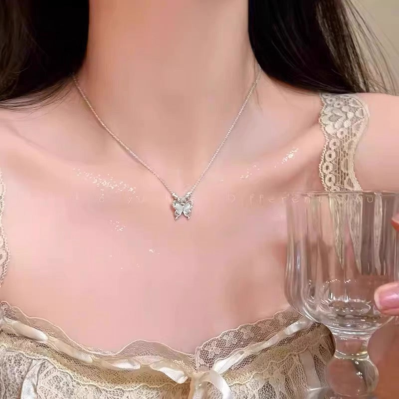Elf double-layer butterfly gypsophila five-pointed star necklace for female niche design, cool and delicate collarbone chain