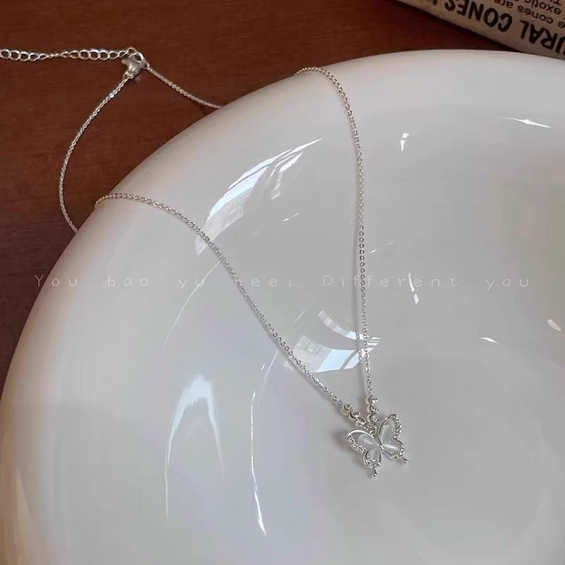 Elf double-layer butterfly gypsophila five-pointed star necklace for female niche design, cool and delicate collarbone chain