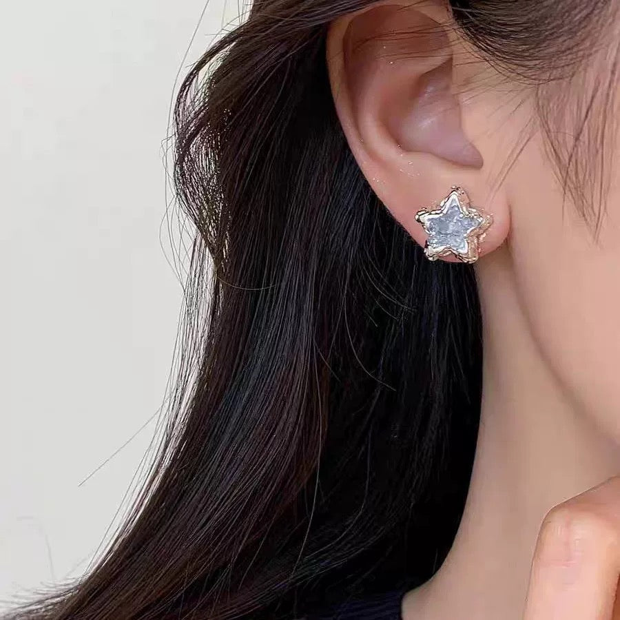Butterfly earrings, women's blue ice crystal, fresh, sweet, exquisite, elegant, high-end temperament, tassel earrings, popular ear accessories