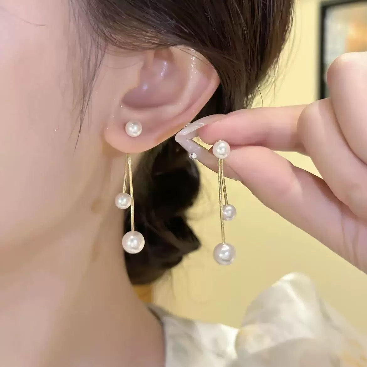 Butterfly earrings, women's blue ice crystal, fresh, sweet, exquisite, elegant, high-end temperament, tassel earrings, popular ear accessories