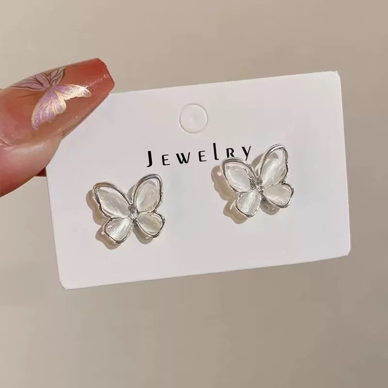 Super Fairy Little Butterfly Magnetic Ear Clip for Women, No Punching, Simple, No Ear Holes, Earstuds, Dynamic Earrings