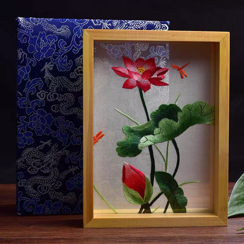 Elegant gift double-sided hand embroidered Suzhou embroidery silk art with frame