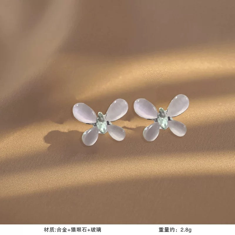 Super fairy sweet and cute earrings, fashionable and versatile 925 silver needle earrings, women's light luxury high-end temperament earrings A9141