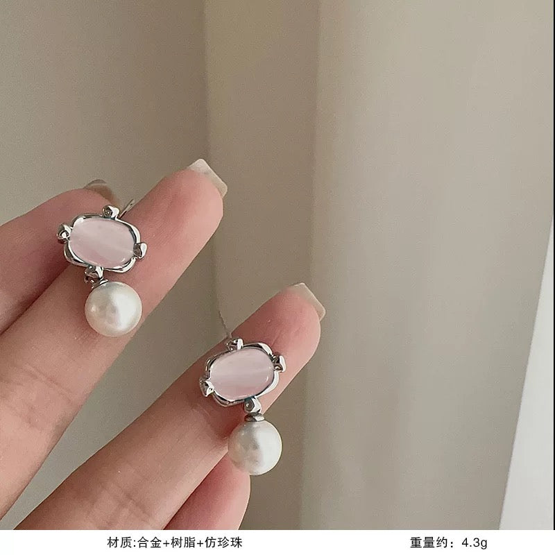 Super fairy sweet and cute earrings, fashionable and versatile 925 silver needle earrings, women's light luxury high-end temperament earrings A9141