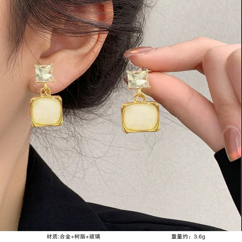 Super fairy sweet and cute earrings, fashionable and versatile 925 silver needle earrings, women's light luxury high-end temperament earrings A9141