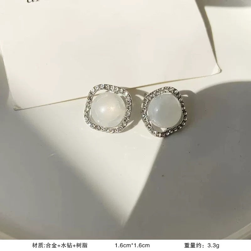 Super fairy sweet and cute earrings, fashionable and versatile 925 silver needle earrings, women's light luxury high-end temperament earrings A9141