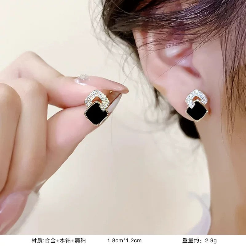 Super fairy sweet and cute earrings, fashionable and versatile 925 silver needle earrings, women's light luxury high-end temperament earrings A9141