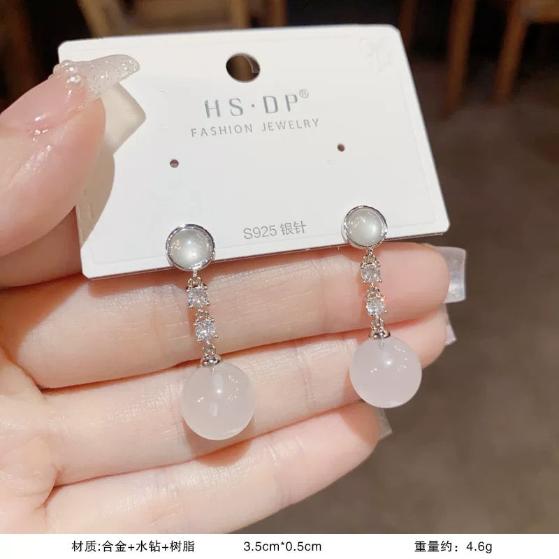 Super fairy sweet and cute earrings, fashionable and versatile 925 silver needle earrings, women's light luxury high-end temperament earrings A9141