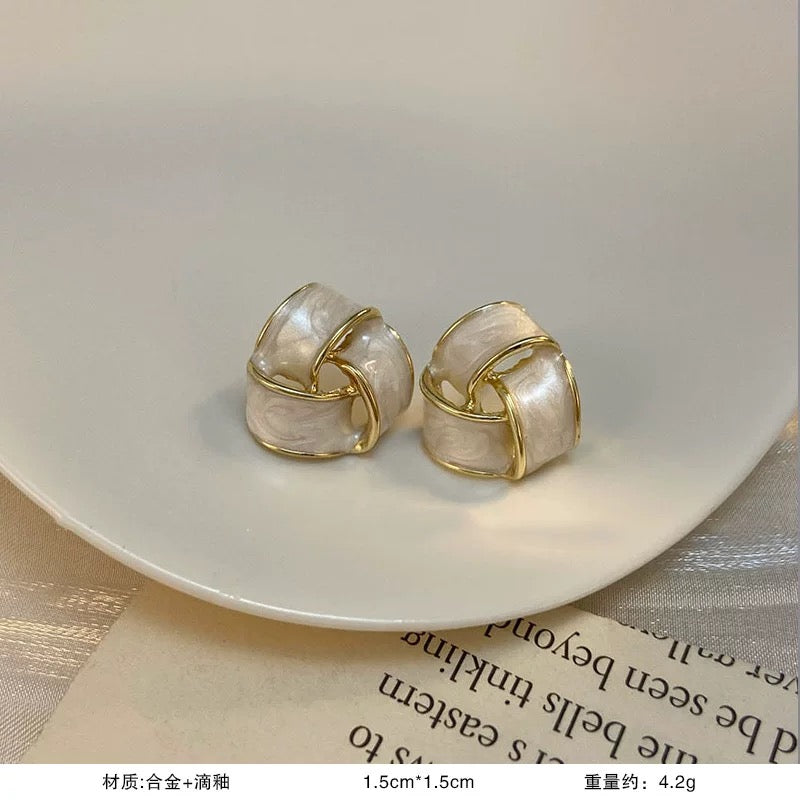 Super fairy sweet and cute earrings, fashionable and versatile 925 silver needle earrings, women's light luxury high-end temperament earrings A9141
