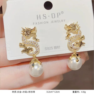 Super fairy sweet and cute earrings, fashionable and versatile 925 silver needle earrings, women's light luxury high-end temperament earrings A9141