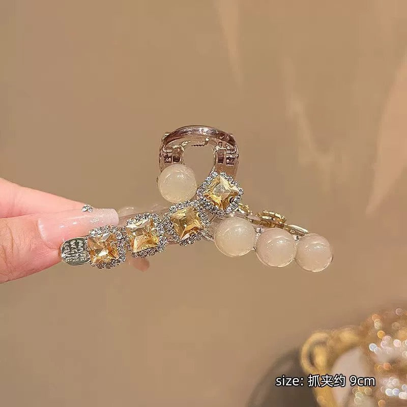 Exquisite pearl diamond coil hair clip for women, high-end hair clip for ladies, elegant and atmospheric shark clip headwear A972