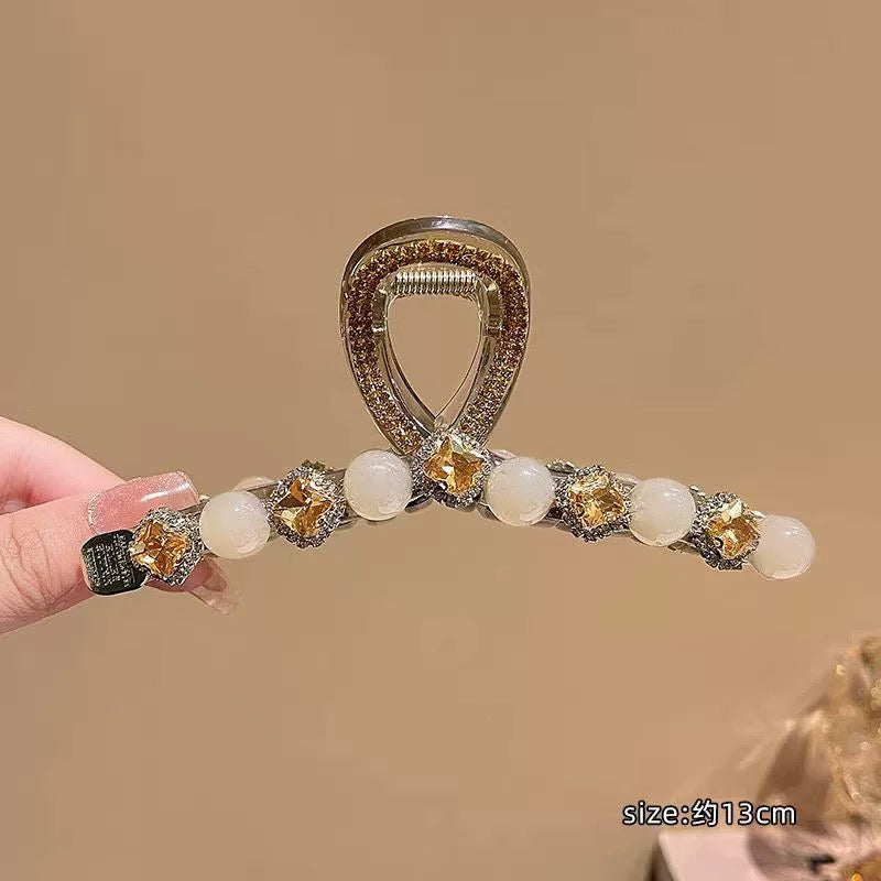 Exquisite pearl diamond coil hair clip for women, high-end hair clip for ladies, elegant and atmospheric shark clip headwear A972