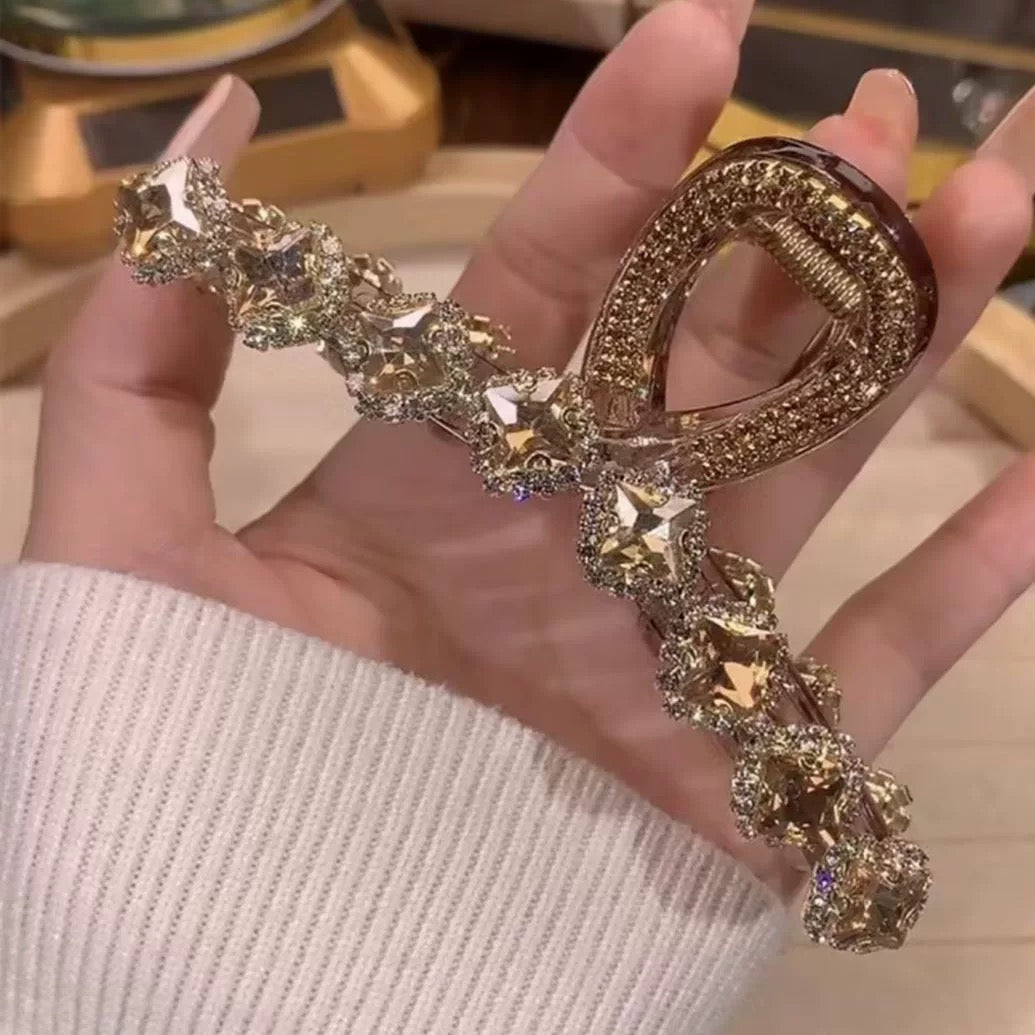 Exquisite pearl diamond coil hair clip for women, high-end hair clip for ladies, elegant and atmospheric shark clip headwear A972