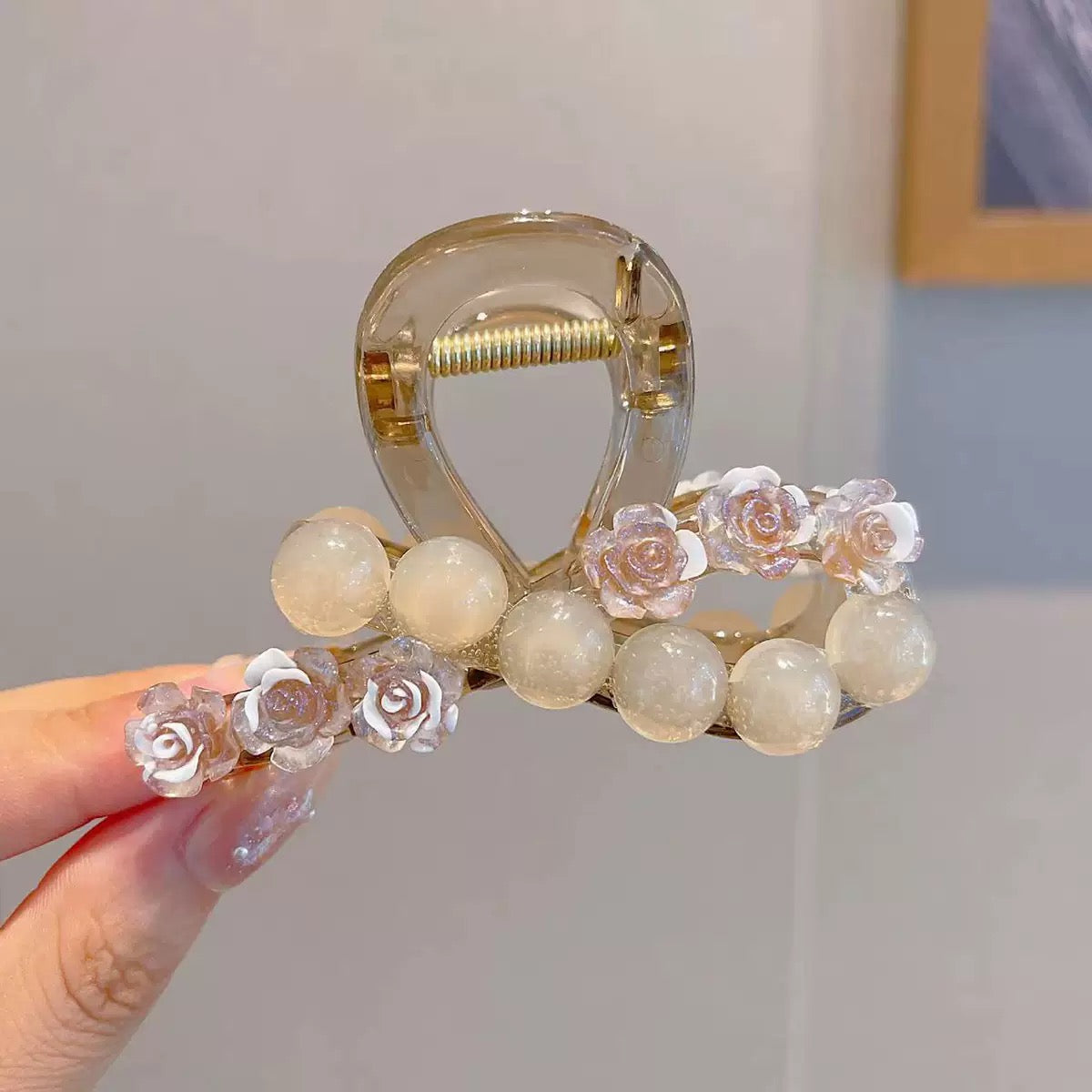 Elegant Camellia Bead Grasp Clip Large Hair Volume Female Back of Head High end Coiled Hair Shark Clip Hairpin A975