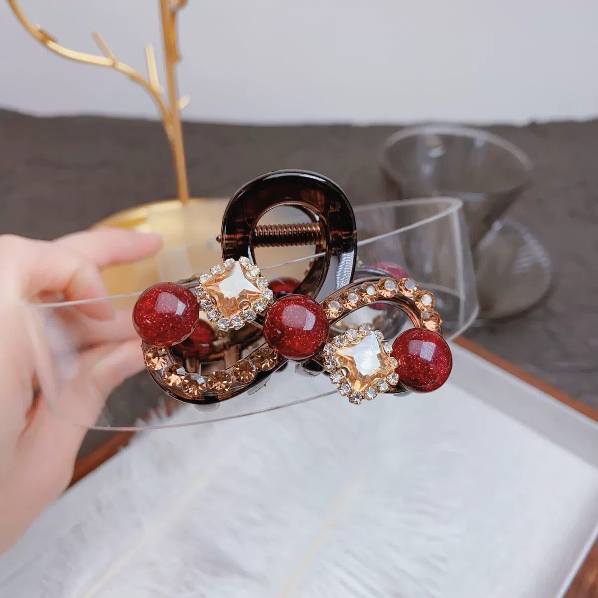 Korean version of light luxury flower bead clip, women's high-end feeling, medium-sized hair clip, back of the head, shark clip headband, hair accessory, hair clip A976