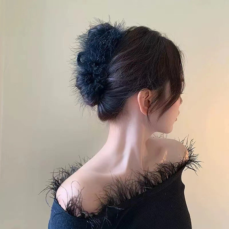 Feather Grabbing Ostrich Hair Clip Women's New Style Fluffy High Grade Hairy Shark Clip at the Back of the Head A977