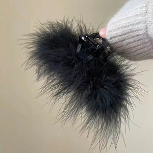 Feather Grabbing Ostrich Hair Clip Women's New Style Fluffy High Grade Hairy Shark Clip at the Back of the Head A977