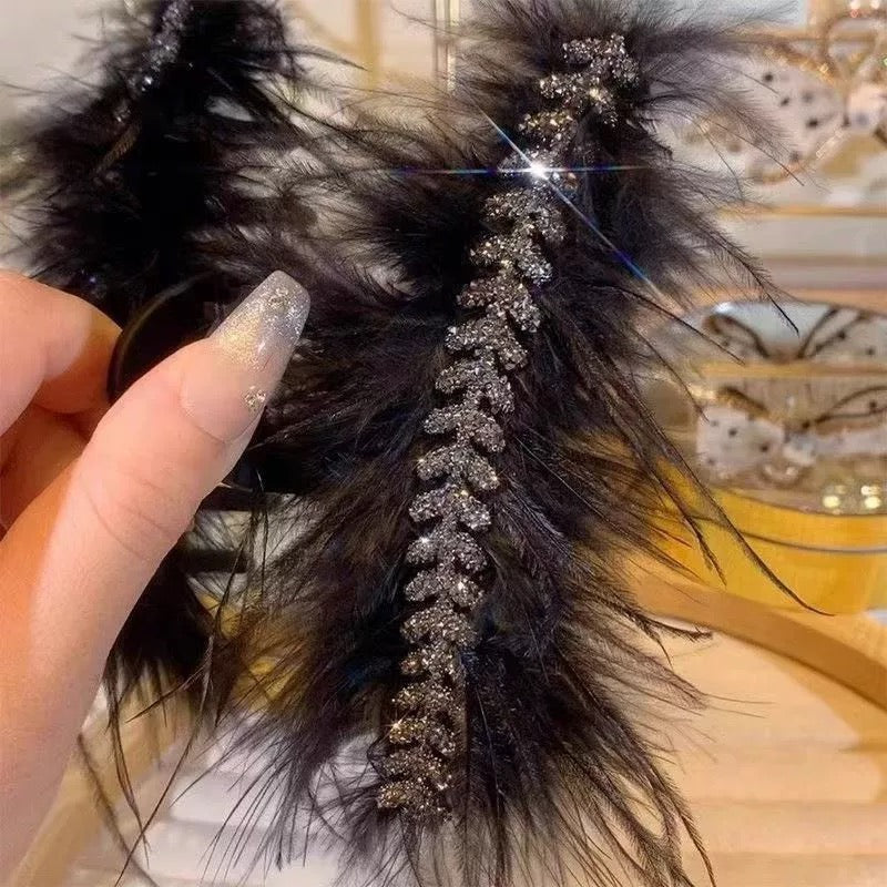 Feather Grabbing Ostrich Hair Clip Women's New Style Fluffy High Grade Hairy Shark Clip at the Back of the Head A977