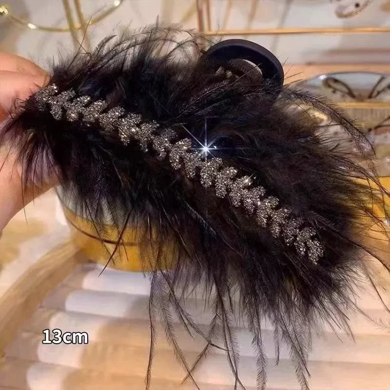 Feather Grabbing Ostrich Hair Clip Women's New Style Fluffy High Grade Hairy Shark Clip at the Back of the Head A977