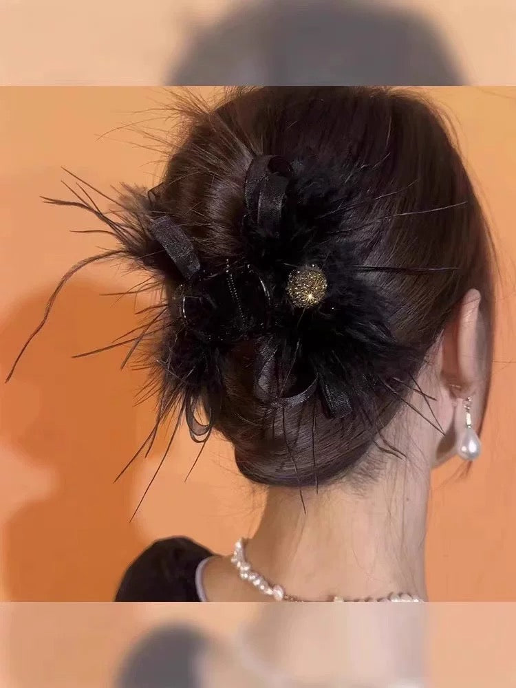 Feather Grabbing Ostrich Hair Clip Women's New Style Fluffy High Grade Hairy Shark Clip at the Back of the Head A977