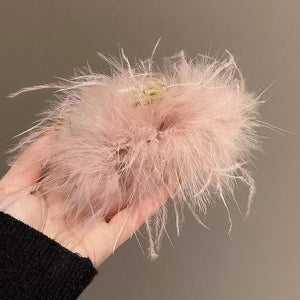 Feather Grabbing Ostrich Hair Clip Women's New Style Fluffy High Grade Hairy Shark Clip at the Back of the Head A977