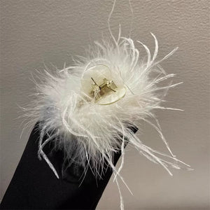Feather Grabbing Ostrich Hair Clip Women's New Style Fluffy High Grade Hairy Shark Clip at the Back of the Head A977
