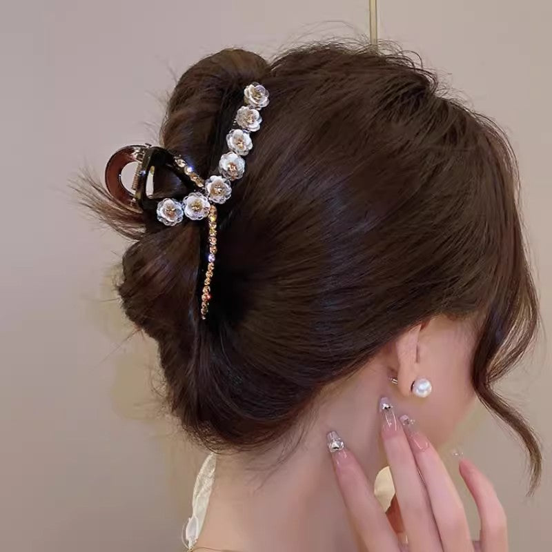 Advanced and romantic rose hair clip for women, with a back of the head hairstyle and an elegant and versatile shark clip headband A984