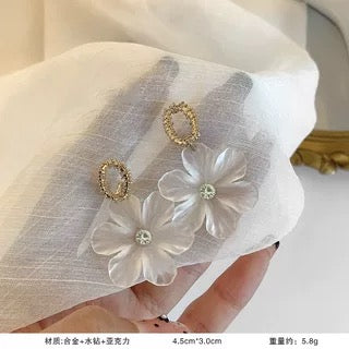 Super fairy sweet and cute earrings, fashionable and versatile 925 silver needle earrings, women's light luxury high-end temperament earrings A9141