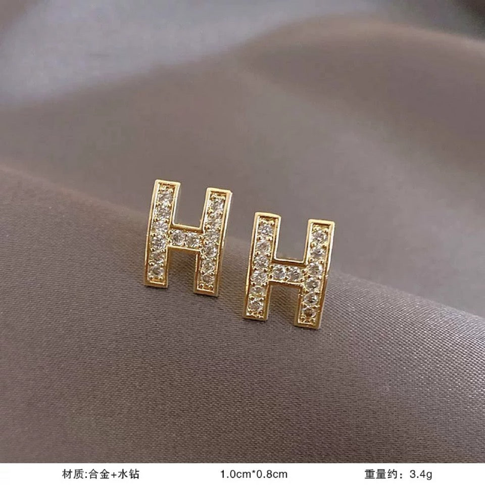 Super fairy sweet and cute earrings, fashionable and versatile 925 silver needle earrings, women's light luxury high-end temperament earrings A9141