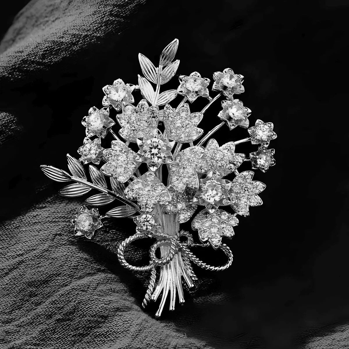 Fashionable and elegant fortune tree brooch, high-end women's versatile luxury decoration pin for clothing, flower pins, suit accessories A901