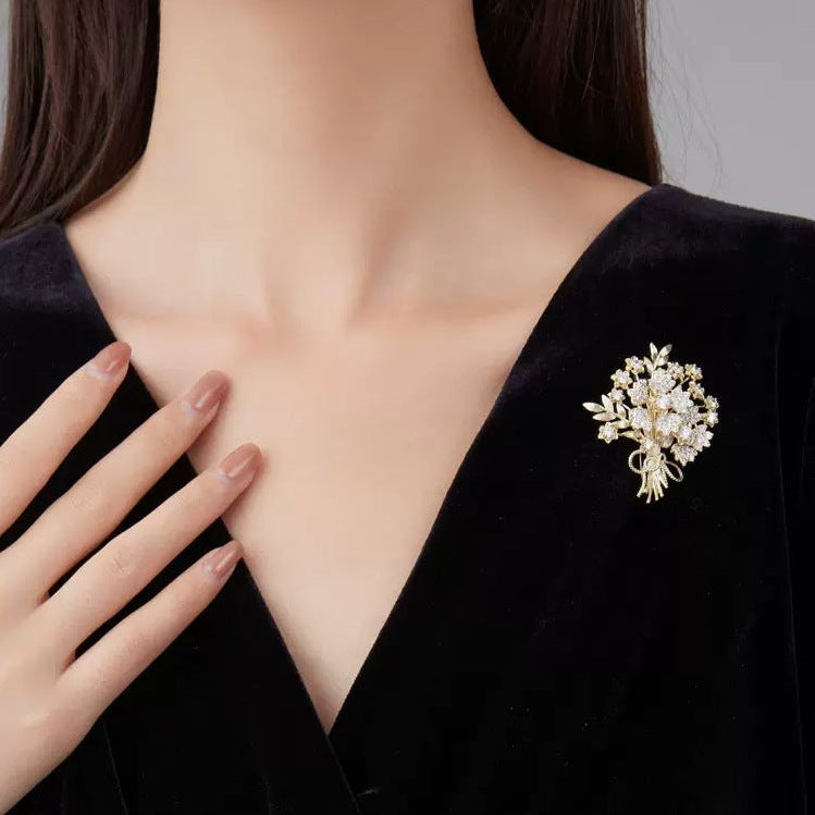 Fashionable and elegant fortune tree brooch, high-end women's versatile luxury decoration pin for clothing, flower pins, suit accessories A901
