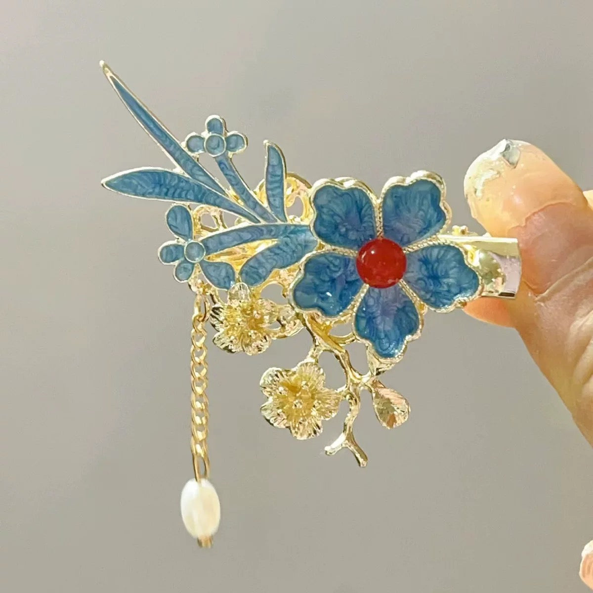 Retro and dynamic tassel, burned blue pearl bead hair clip, headwear, court classical charm A8301