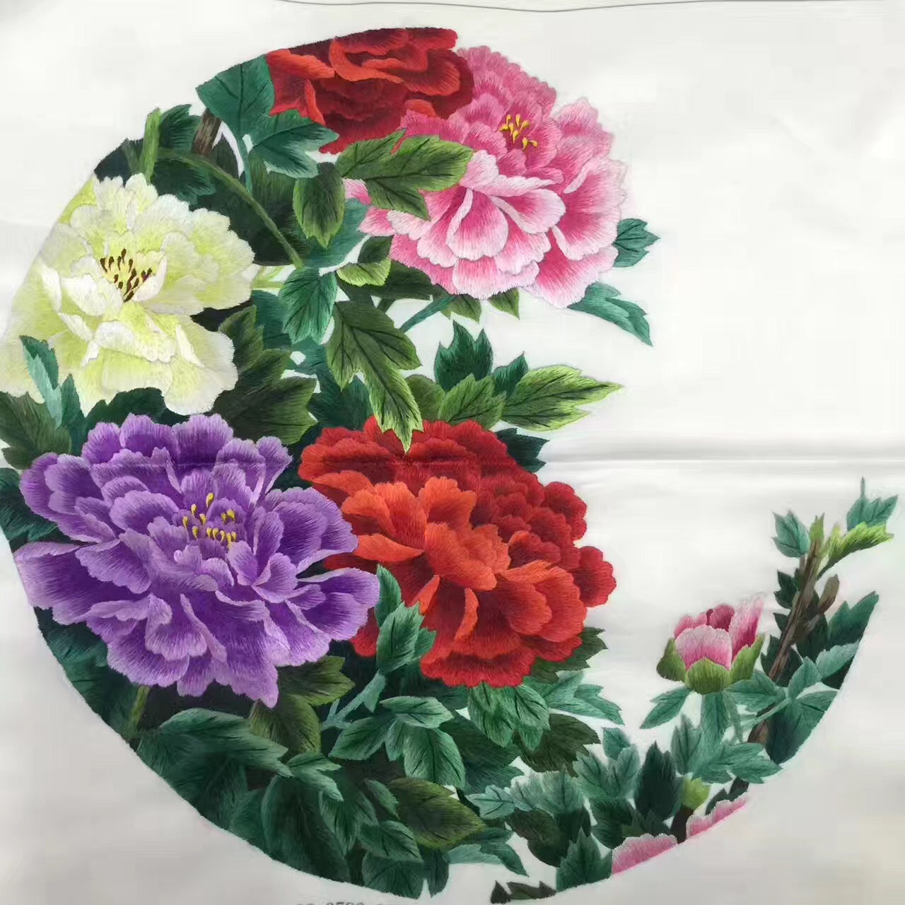 Hand su embroidery art:basket flower peony magnolia panda lotus cricle 35cm