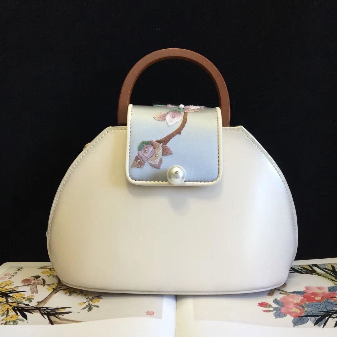 New style pure hand embroidery retro cowhide shell handbag oblique straddle  shoulderbag